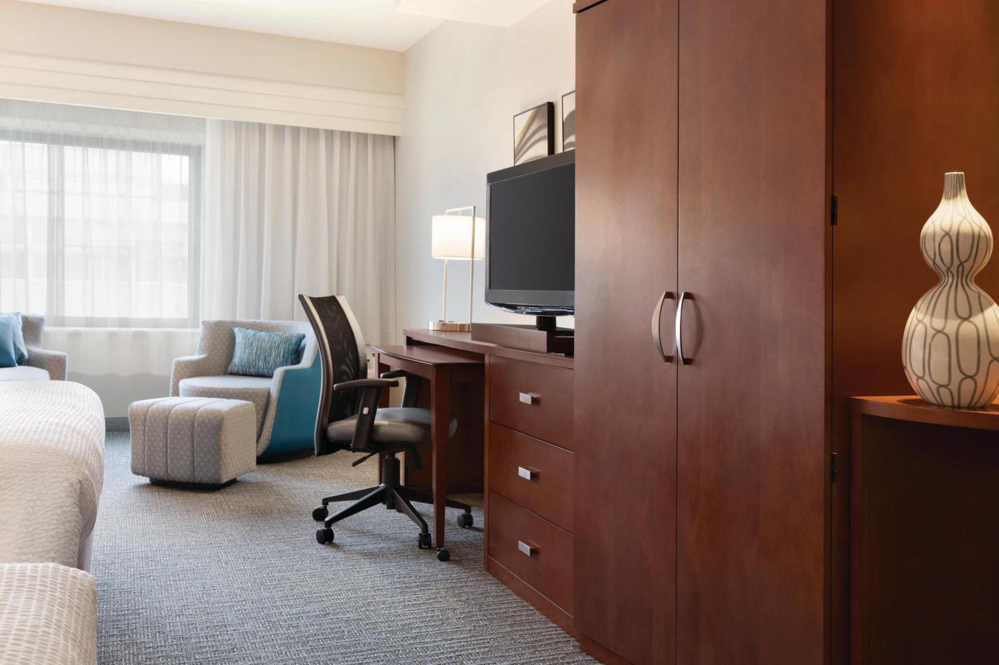 Courtyard Charlotte Airport North Hotel Bagian luar foto