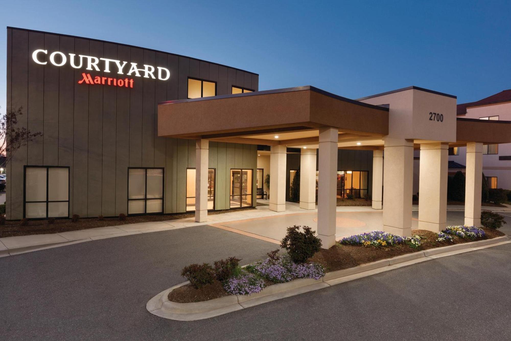Courtyard Charlotte Airport North Hotel Bagian luar foto