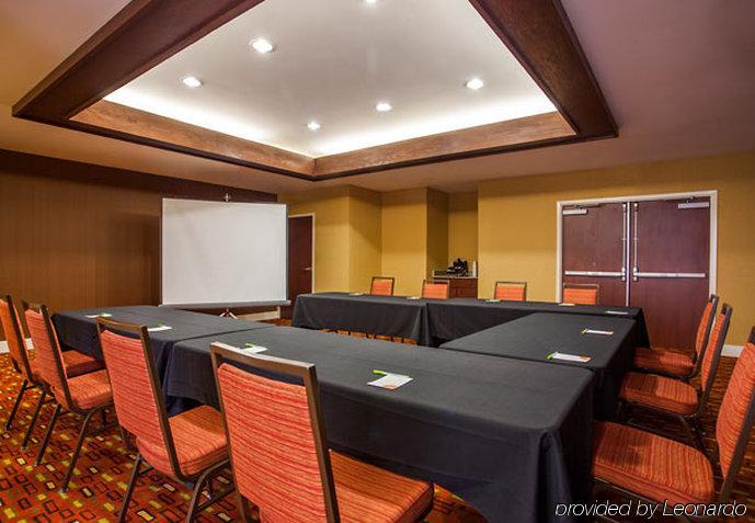 Courtyard Charlotte Airport North Hotel Bisnis foto