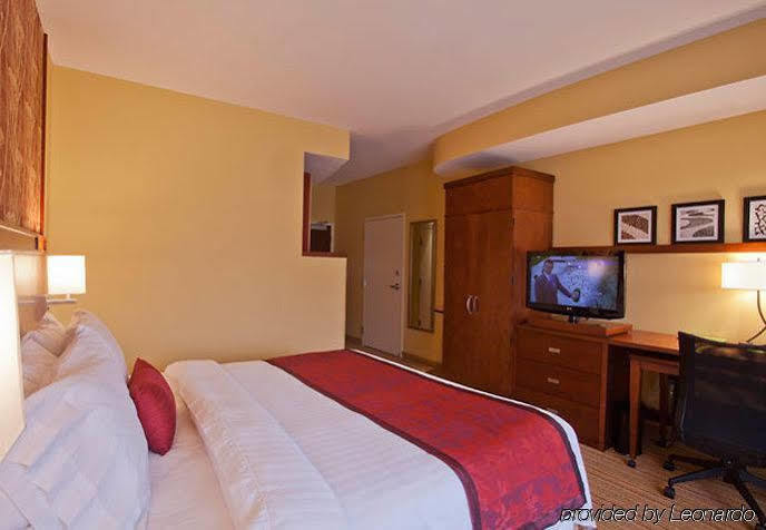 Courtyard Charlotte Airport North Hotel Bagian luar foto